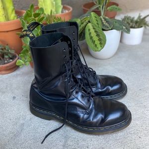 DR MARTENS 1490 Smooth Leather Mid Calf Boots